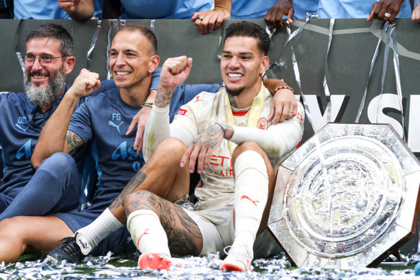 他在面对国 他在面对国